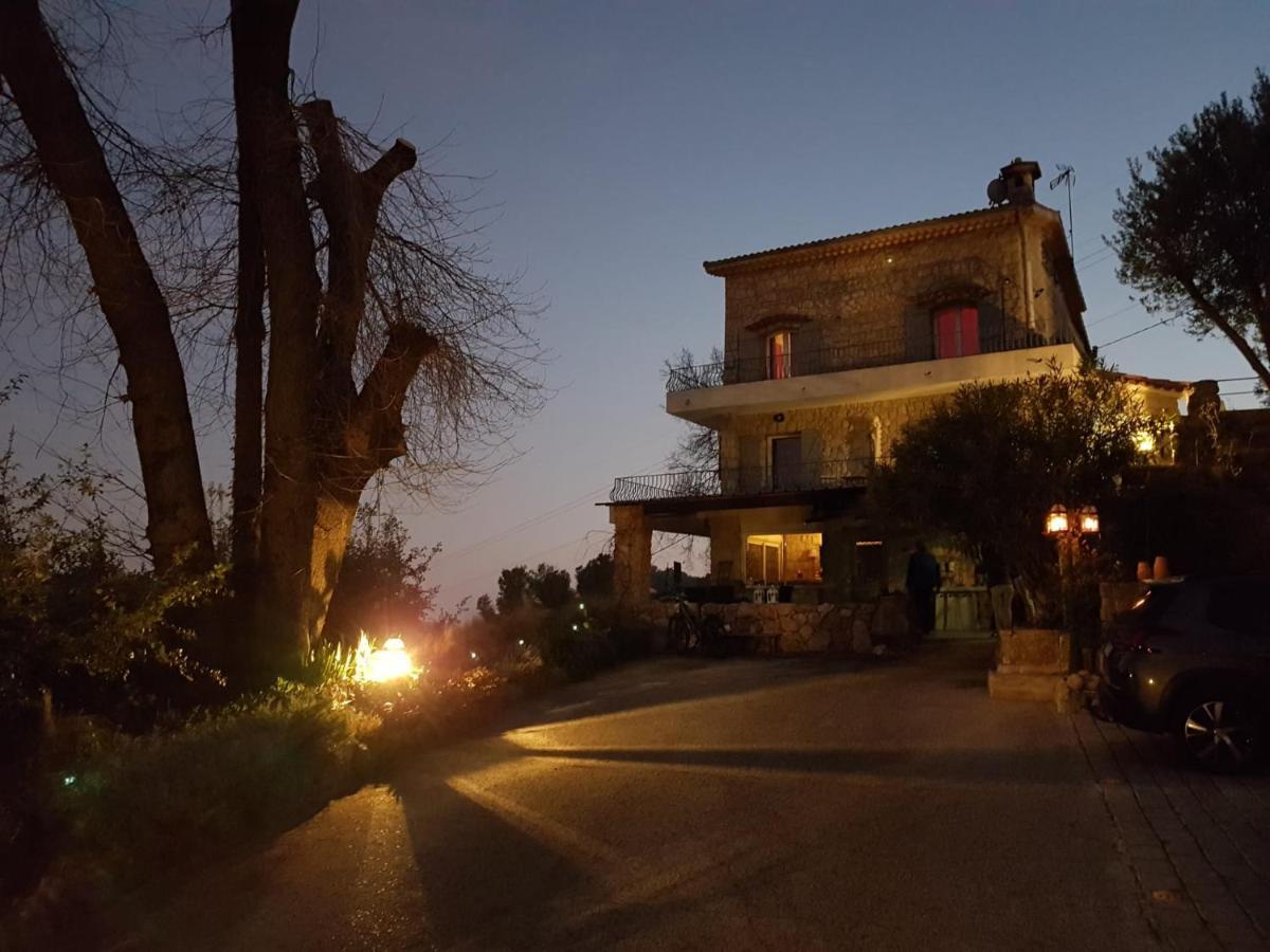 Au Pied Des Baous Bed & Breakfast Vence Dış mekan fotoğraf