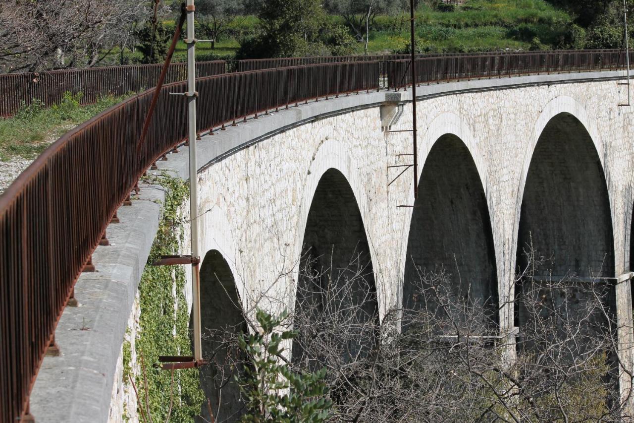 Au Pied Des Baous Bed & Breakfast Vence Dış mekan fotoğraf