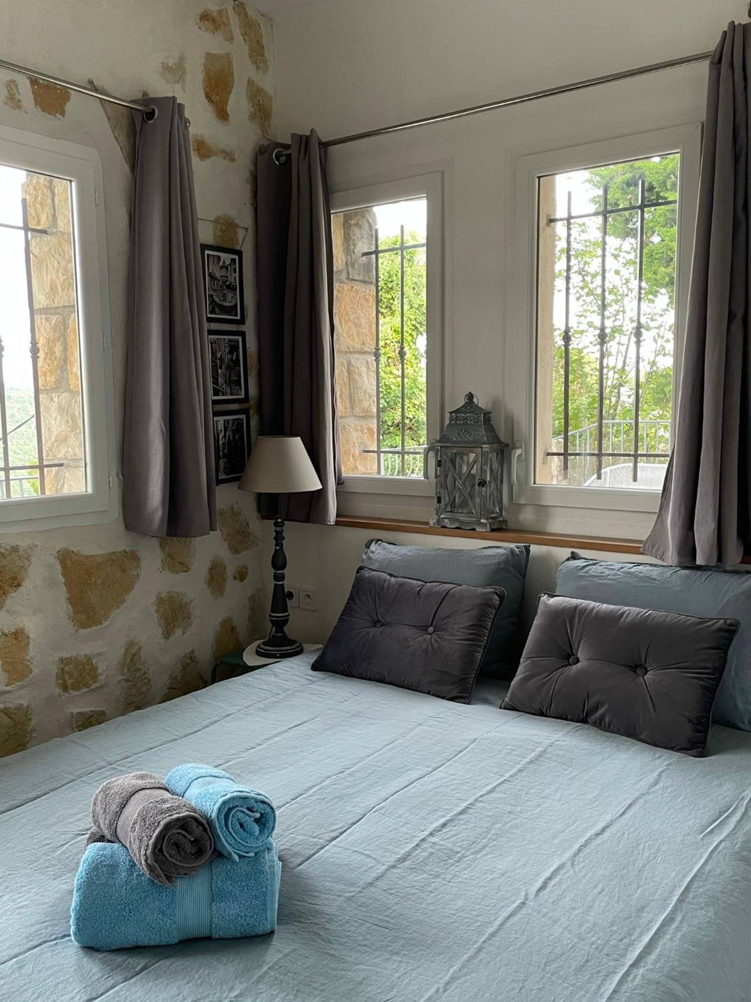 Au Pied Des Baous Bed & Breakfast Vence Dış mekan fotoğraf