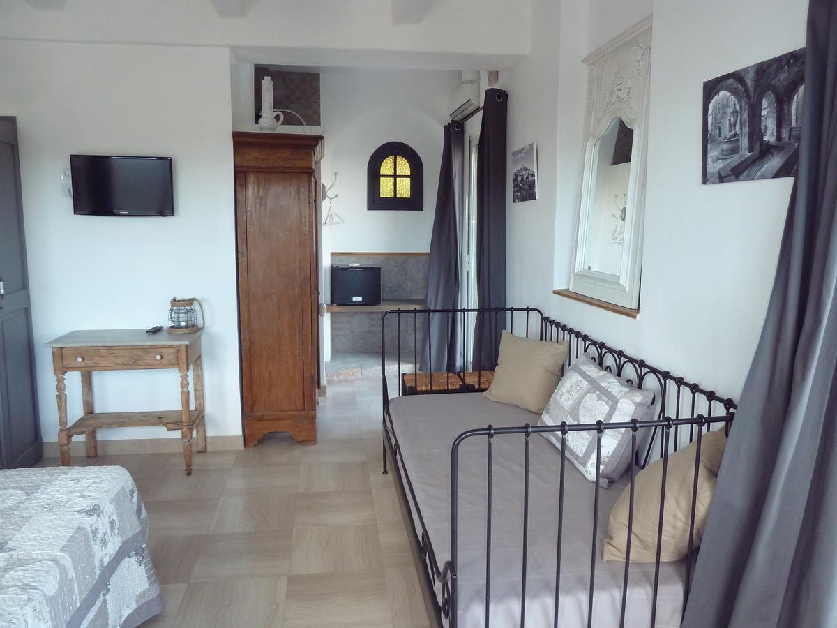 Au Pied Des Baous Bed & Breakfast Vence Dış mekan fotoğraf